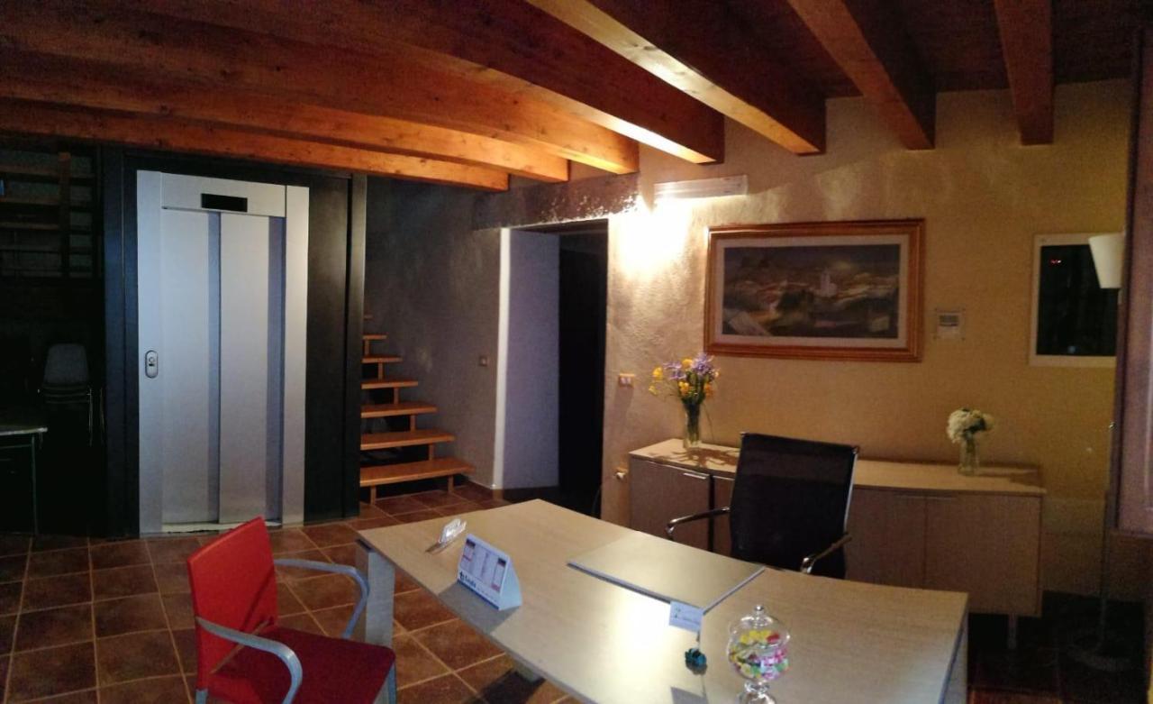 La Casa Del Borgo Bed and Breakfast Ittireddu Exteriör bild