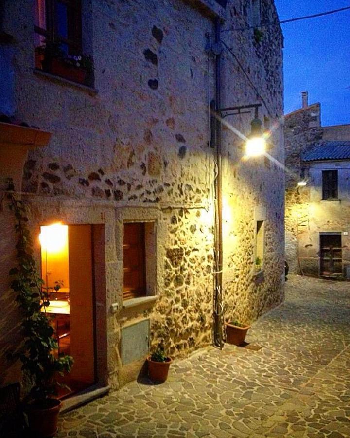 La Casa Del Borgo Bed and Breakfast Ittireddu Exteriör bild