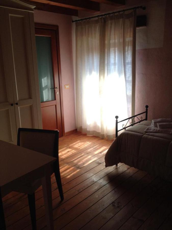 La Casa Del Borgo Bed and Breakfast Ittireddu Exteriör bild